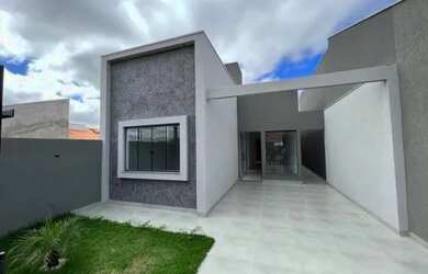 Imagem: A casa possui 3 Dormitórios, 2 Banheiros, 1 Vaga na garagem