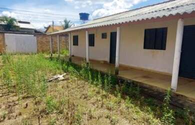 Imagem: A casa possui 3 Dormitórios, 1 Banheiro, 3 Vagas na garagem