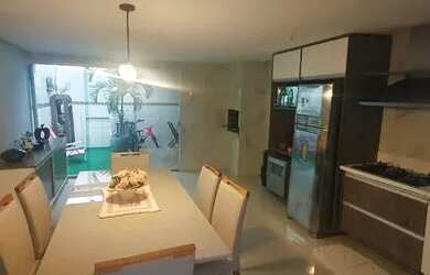 Imagem: A casa em condomínio possui 3 Dormitórios, 3 Banheiros, 2