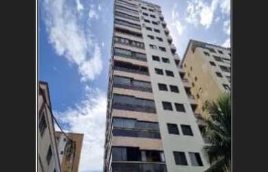 Imagem: A casa possui 3 Dormitórios, 1 Banheiro, 2 Vagas na garagem