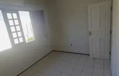 Imagem: A casa possui 3 Dormitórios, 1 Banheiro, 1 Vaga na garagem