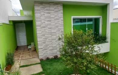 Imagem: A casa possui 3 Dormitórios, 2 Banheiros, 4 Vagas na garagem