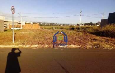 Imagem: O terreno possui 256m² de Área e está localizado em Morada