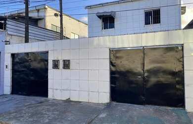 Imagem: A casa possui 3 Dormitórios, 2 Banheiros, 1 Vaga na garagem