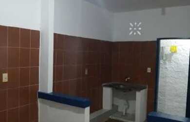 Imagem: A casa possui 2 Dormitórios, 1 Banheiro, 1 Vaga na garagem