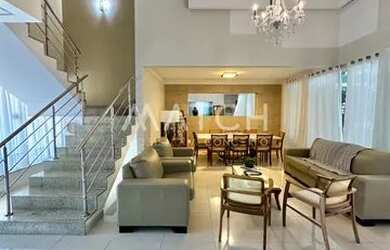 Imagem: A casa em condomínio possui 4 Dormitórios, 5 Banheiros, 2