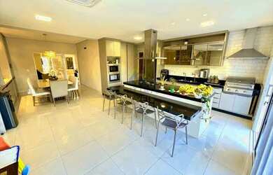 Imagem: A casa em condomínio possui 4 Dormitórios, 2 Banheiros, 4