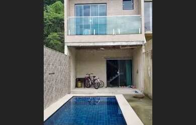 Imagem: A casa em condomínio possui 3 Dormitórios, 3 Banheiros, 2