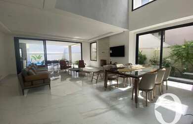 Imagem: A casa em condomínio possui 4 Dormitórios, 5 Banheiros, 4