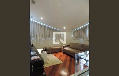 Imagem: A casa possui 4 Dormitórios, 5 Banheiros, 5 Vagas na garagem