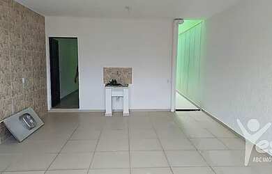 Imagem: A casa possui 2 Dormitórios, 3 Banheiros, 2 Vagas na garagem