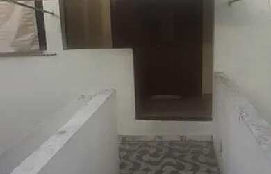 Imagem: A casa possui 2 Dormitórios e 1 Banheiro e está localizado