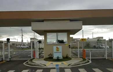 Imagem: A casa em condomínio e possui 2 Dormitórios, Suítes, 1 Banheiro