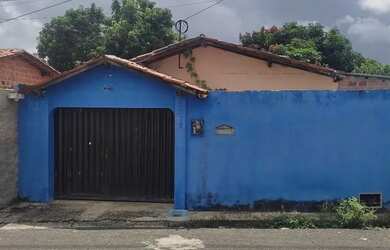 Imagem: A casa possui 2 Dormitórios, 2 Banheiros, 2 Vagas na garagem