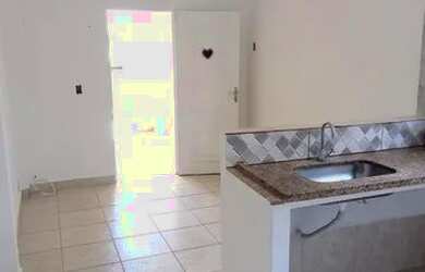 Imagem: A casa possui 1 Dormitório, 1 Banheiro e está localizado