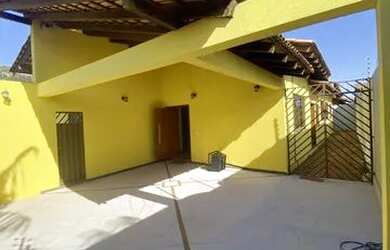 Imagem: A casa possui 3 Dormitórios, 2 Banheiros, 3 Vagas na garagem