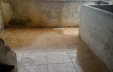 Imagem: A casa possui 2 Dormitórios e 1 Banheiro e está localizado