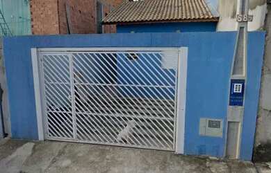 Imagem: A casa possui 2 Dormitórios, 2 Banheiros, 2 Vagas na garagem