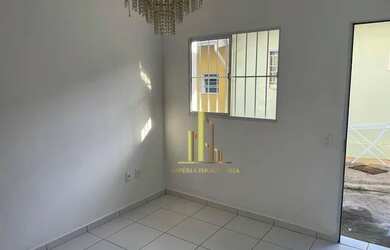 Imagem: A casa possui 1 Dormitório, 1 Banheiro, 1 Vaga na garagem