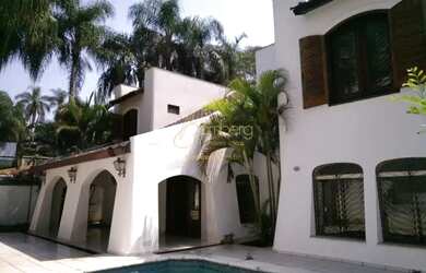 Imagem: A casa possui 4 Dormitórios, 5 Banheiros, 4 Vagas na garagem