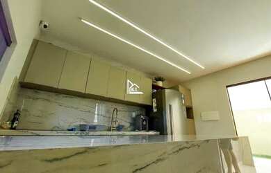 Imagem: A casa possui 3 Dormitórios, 3 Banheiros, 4 Vagas na garagem