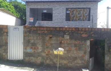 Imagem: A casa possui 5 Dormitórios, 2 Banheiros, 1 Vaga na garagem