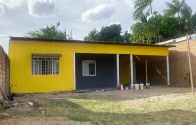 Imagem: A casa possui 1 Dormitório, 1 Banheiro, 1 Vaga na garagem