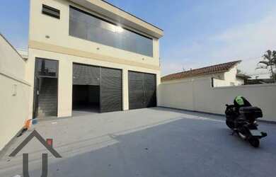 Imagem: O depósito possui 5 Vagas na garagem, 335m² de Área e está