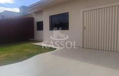 Imagem: A casa possui 1 Dormitório, 2 Banheiros, 3 Vagas na garagem