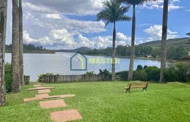 Imagem: A casa possui 3 Dormitórios, 4 Banheiros, 2 Vagas na garagem