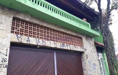 Imagem: A casa possui 3 Dormitórios, 3 Banheiros, 2 Vagas na garagem