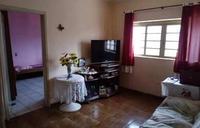 Imagem: A casa possui 2 Dormitórios, 1 Banheiro, 72m² de Área e está