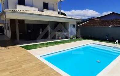 Imagem: A casa possui 4 Dormitórios, 4 Banheiros, 5 Vagas na garagem