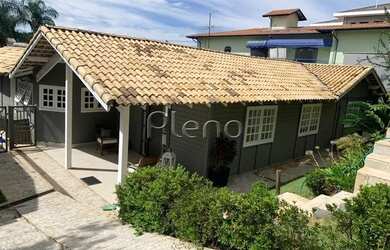 Imagem: A casa em condomínio possui 4 Dormitórios, 4 Banheiros, 2