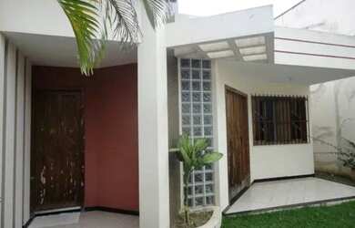 Imagem: A casa possui 2 Dormitórios, 1 Banheiro, 1 Vaga na garagem