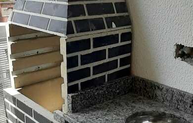 Imagem: O apartamento possui 2 Dormitórios, 1 Banheiro, 1 Vaga na garagem