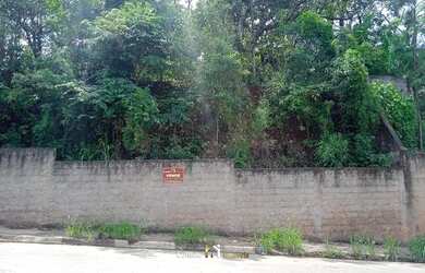 Imagem: O terreno possui 900m² de Área e está localizado em Conjunto