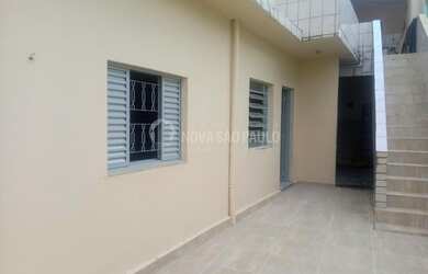 Imagem: A casa possui 1 Dormitório, 1 Banheiro, 1 Vaga na garagem e