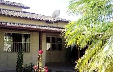 Imagem: A casa possui 2 Dormitórios, 2 Banheiros, 3 Vagas na garagem