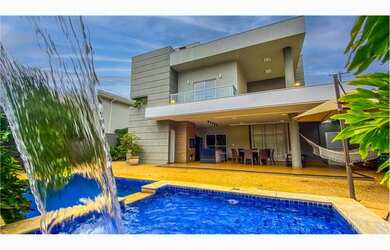 Imagem: A casa possui 4 Dormitórios, 5 Banheiros, 4 Vagas na garagem