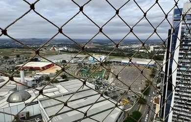 Imagem: O apartamento possui 1 Dormitório, 1 Banheiro, 1 Vaga na garagem