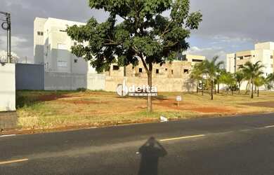 Imagem: O terreno possui 500m² de Área, Imóvel novo e está localizado