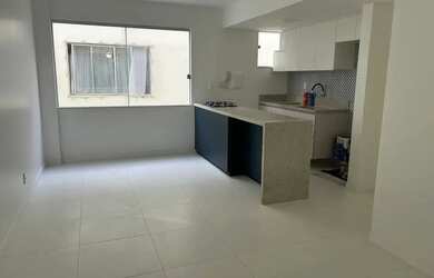 Imagem: O apartamento possui 1 Dormitório, 1 Banheiro, 1 Vaga na garagem