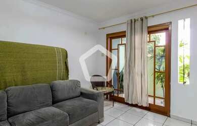 Imagem: A casa à venda possui 4 Dormitórios, 3 Banheiros, 2 Vagas