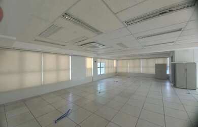 Imagem: O depósito possui 2 Vagas na garagem e 167m² de Área e está