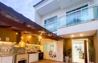 Imagem: A casa em condomínio possui 4 Dormitórios, 5 Banheiros, 1