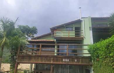 Imagem: A casa em condomínio possui 3 Dormitórios, 2 Banheiros, 2