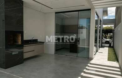 Imagem: A casa em condomínio possui 3 Dormitórios, 3 Banheiros, 135m²