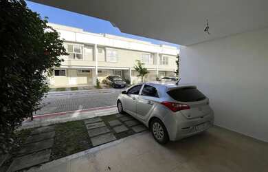 Imagem: A casa possui 3 Dormitórios, 2 Banheiros, 2 Vagas na garagem