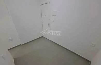 Imagem 3: Kitnet/Conjugado - / Residencial / Glória